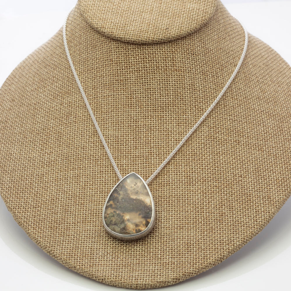 dendritic agate pendant
