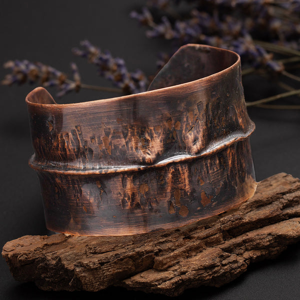 Fold-formed_copper_cuff_grande