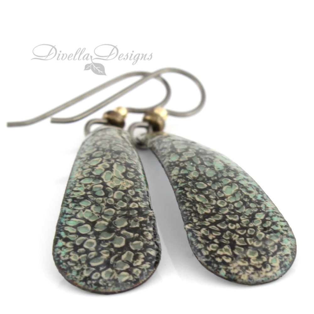 Teardrop earrings in black and willow green